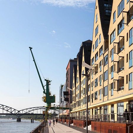Großzügiges Zimmer mit Badezimmer in Rheinwohnung Colonia Exterior foto